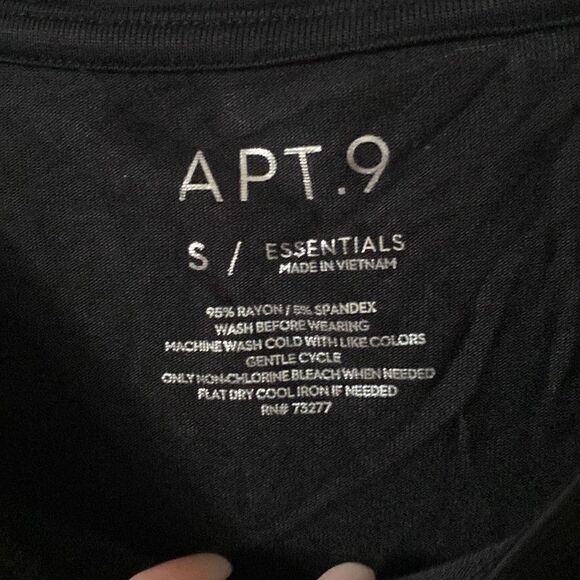 Apt 9 Top  - Picture 2 of 3